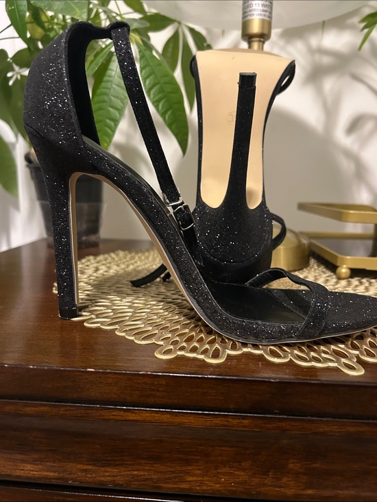 No Label Shoes - Sparkle T-Strap High Heel Sandals - Black